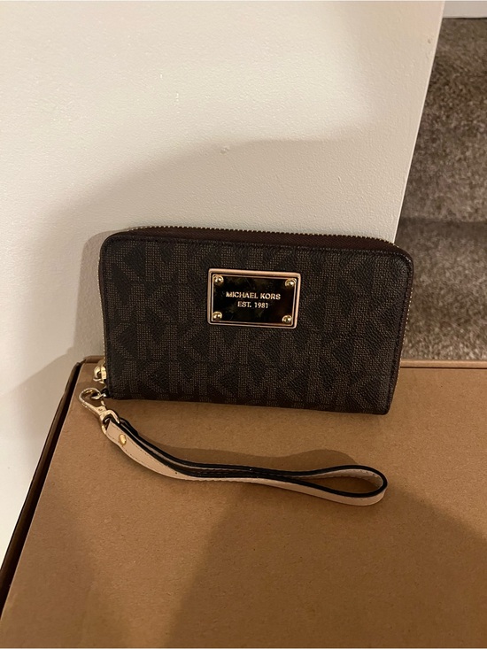 Michael Kors Accessories - Michael Kors Wristlet